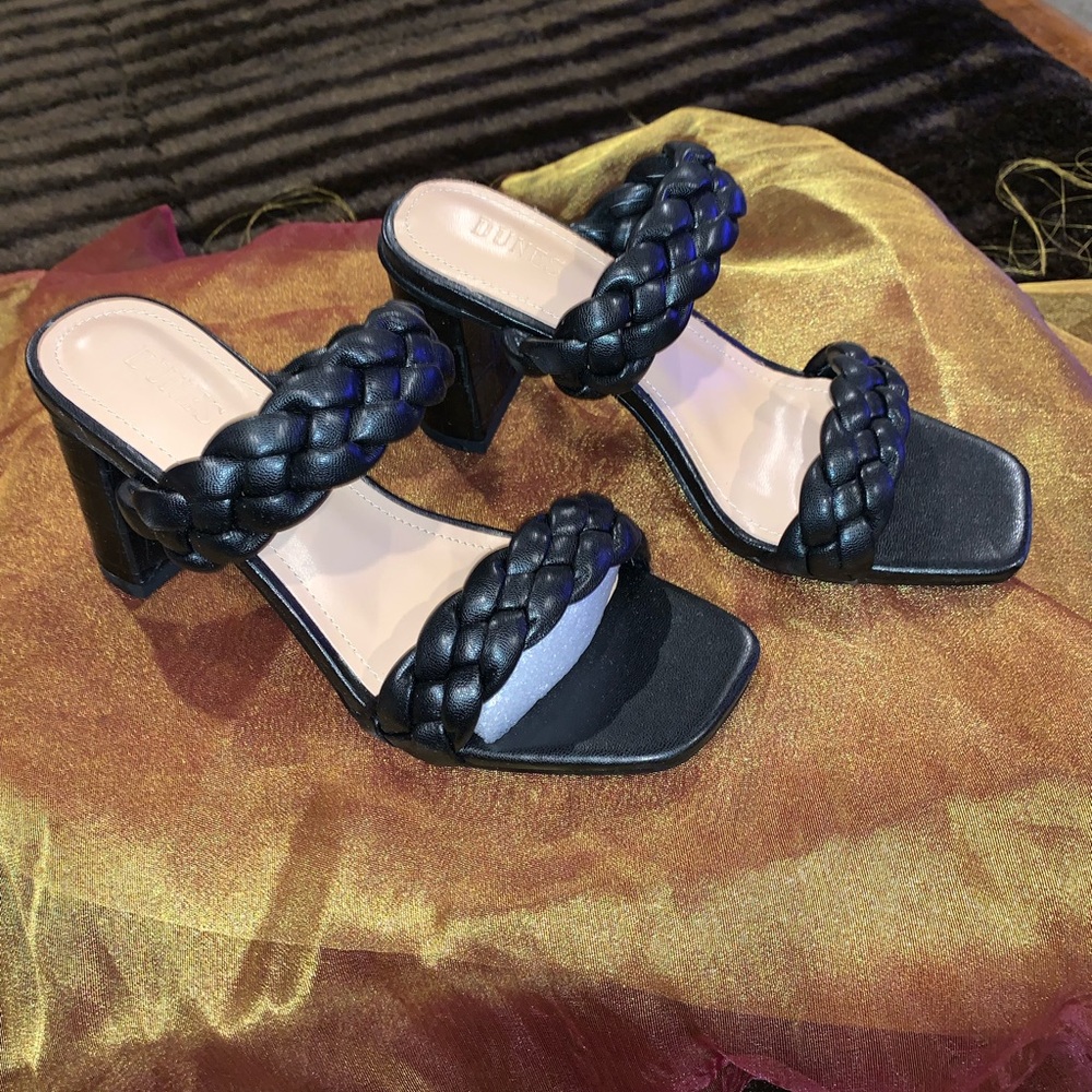 Black Braided Strap Sandals with Open-Toe Design
